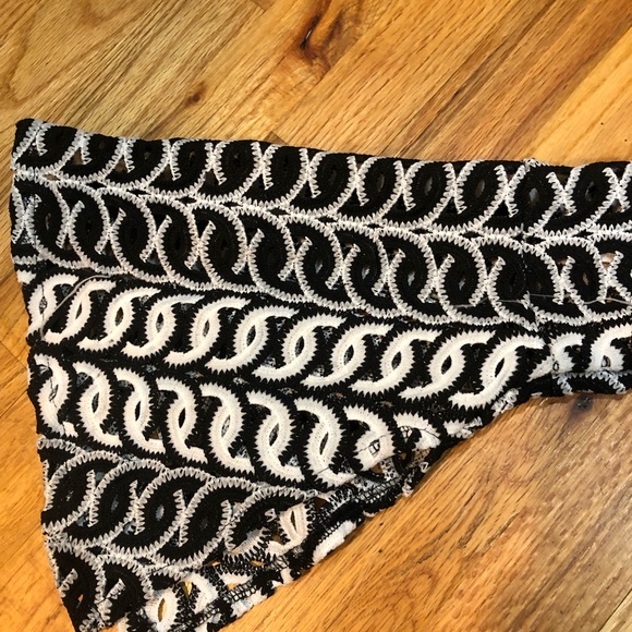 Blithe white and black crop top - Picture 7 of 15